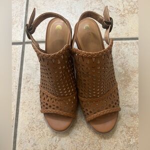 Like new Women’s brown leather heels size 8